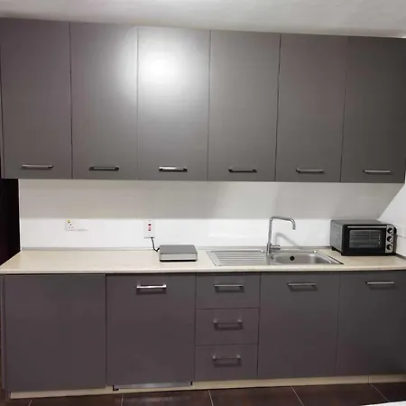 Luxury No. 202 아이아 나파